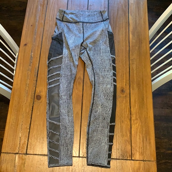 Lulu Full-length, mesh detail, Black/white print - Picture 1 of 2